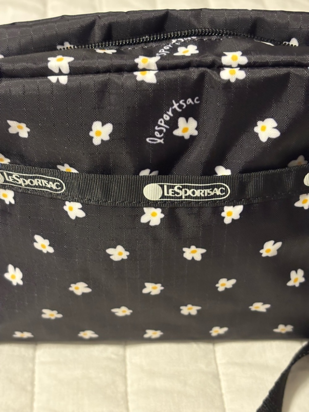 Lesportsac DANIELLA DITSY DAISY Crossbody NWT - Picture 7 of 12